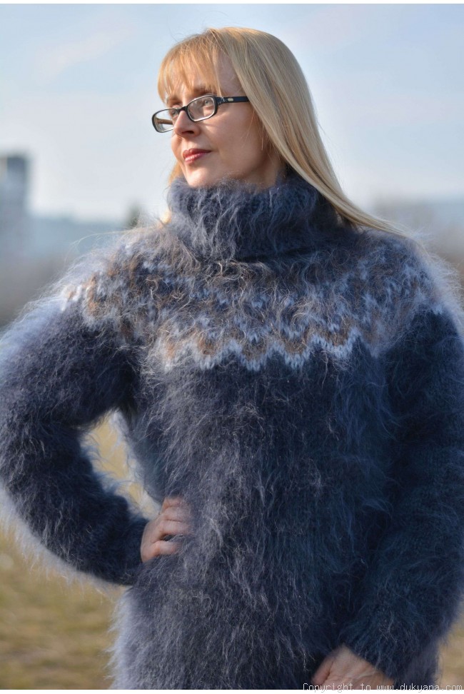 Icelandic fuzzy mohair T-neck sweater/IM22
